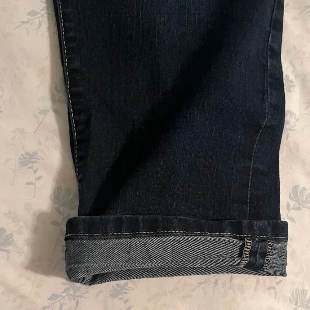 Jennifer Lopez Dark Blue Cropped Jeans - Picture 4 of 5